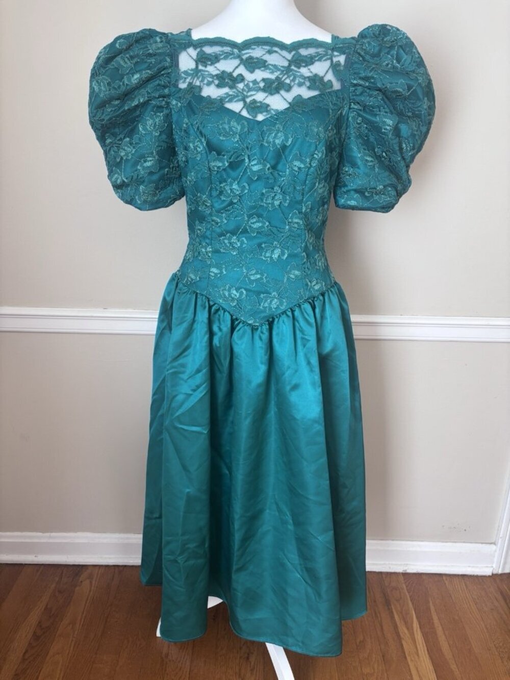 Vintage 1980s Green Lace & Satin Puff Sleeve Prom Party Dress Back Bow Size 7/8